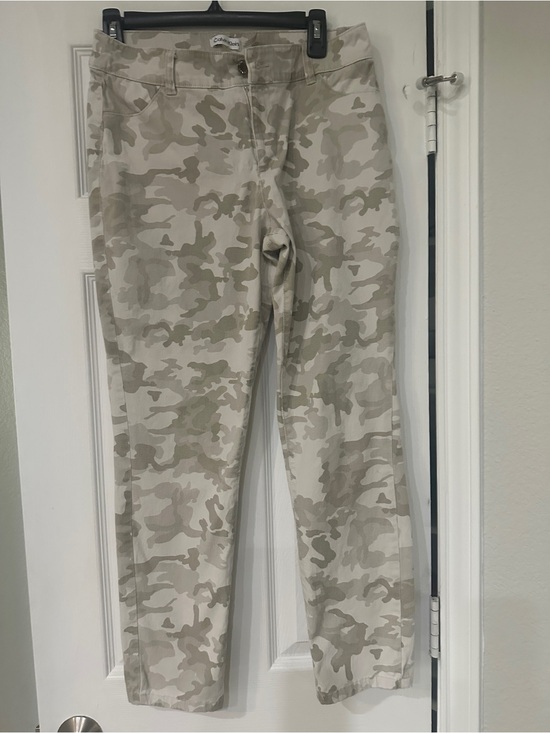 Calvin Klein Pants - Calvin Klein Women's Tan & Beige Camo Cropped Pants